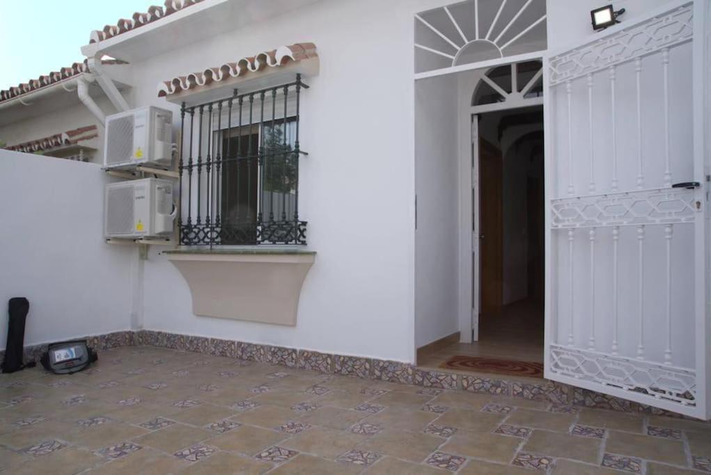 House W Shared Pool, Perfect For Small Families Фуэнхирола Экстерьер фото