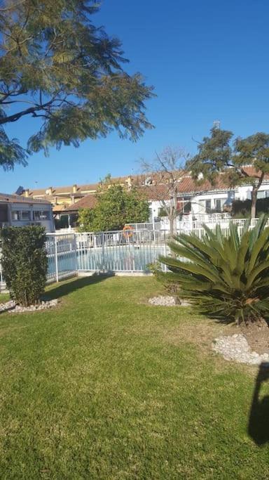 House W Shared Pool, Perfect For Small Families Фуэнхирола Экстерьер фото