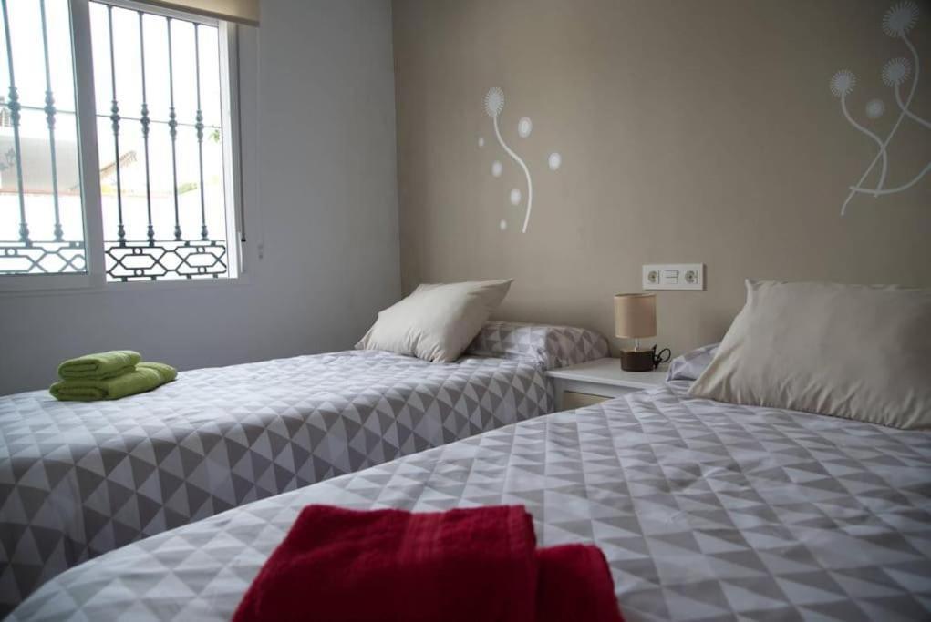 House W Shared Pool, Perfect For Small Families Фуэнхирола Экстерьер фото